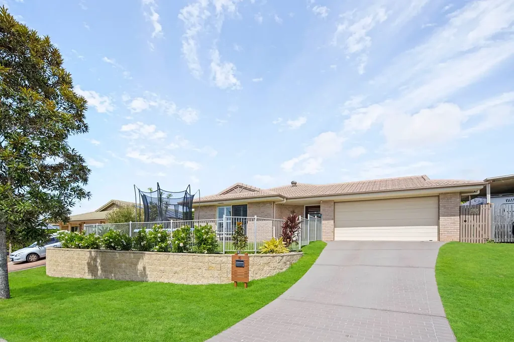 10 Johnston Avenue, Birkdale, QLD 4159