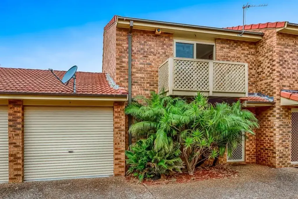 Stylish Two-Bedroom Townhouse in a Convenient Coastal Location