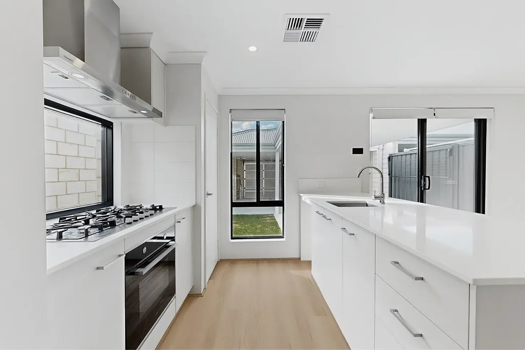 BRAND NEW - EASY, MODERN LIVING!