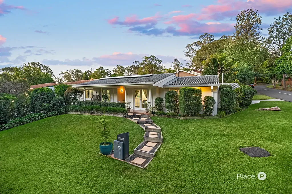 17 Fairweather Street, Kenmore, QLD 4069