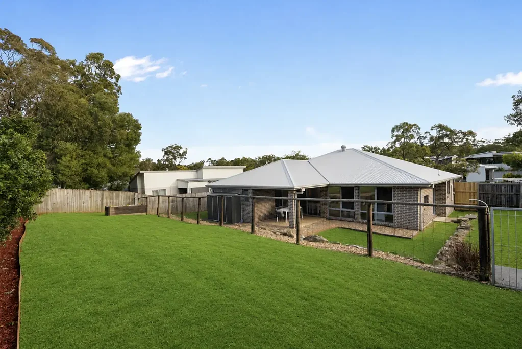 Mount Cotton 4Kwarto Sprawling 700sqm Family Haven with Side Access Potential & Sweeping Treetop Views