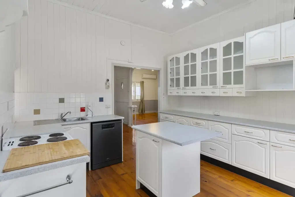 Semi-rural Queenslander on ¾ acre