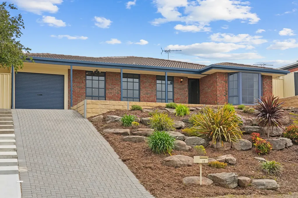 17 Quinvale Road, Hallett Cove, SA 5158