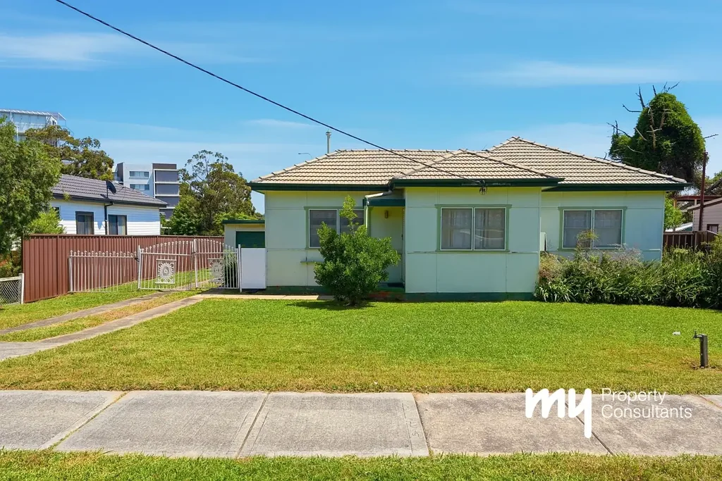 30 Dan Street, Campbelltown, NSW 2560