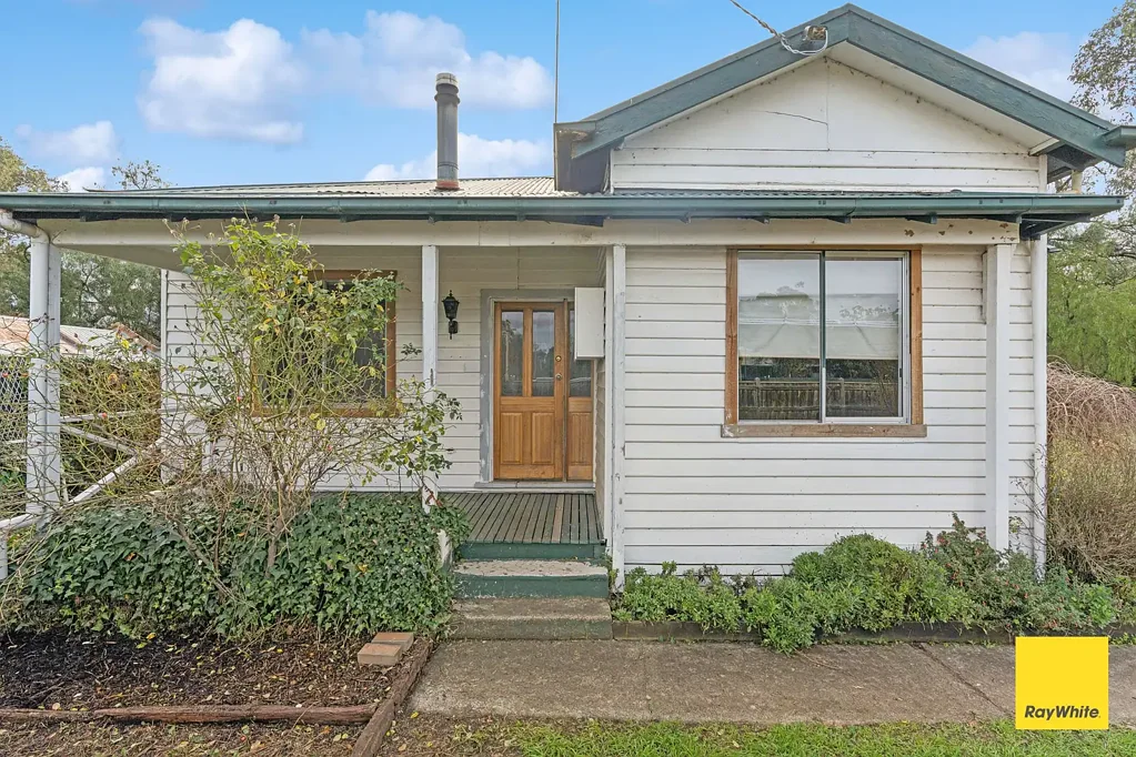 Heathcote 3कमरा Prime Heathcote Opportunity on a Generous Corner Allotment
