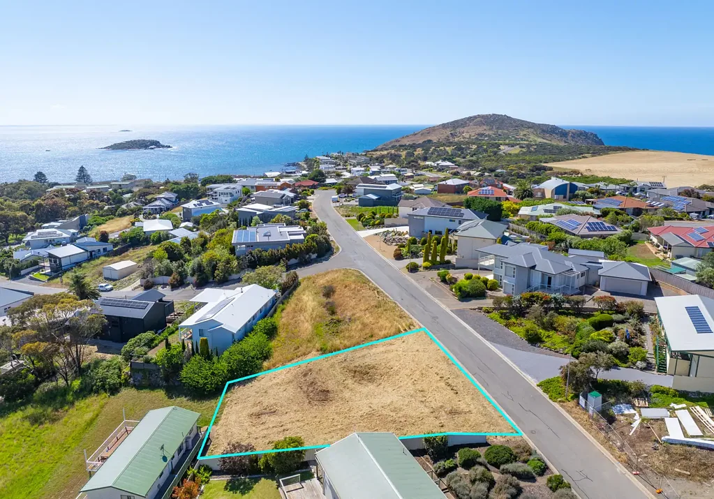 Encounter Bay Elevated coastal living with ocean views