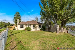 12 Oulton Crescent, Reservoir
