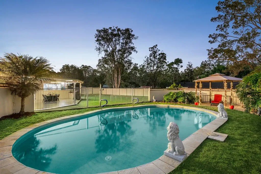 Flagstone 5 Bedroom Your own Private Acreage Oasis with a huge family Home!