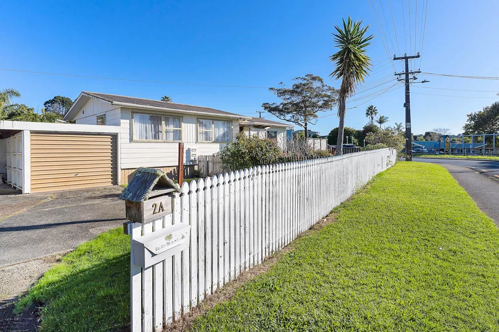 1/2 Barron Drive, Green Bay, Waitakere City, Auckland