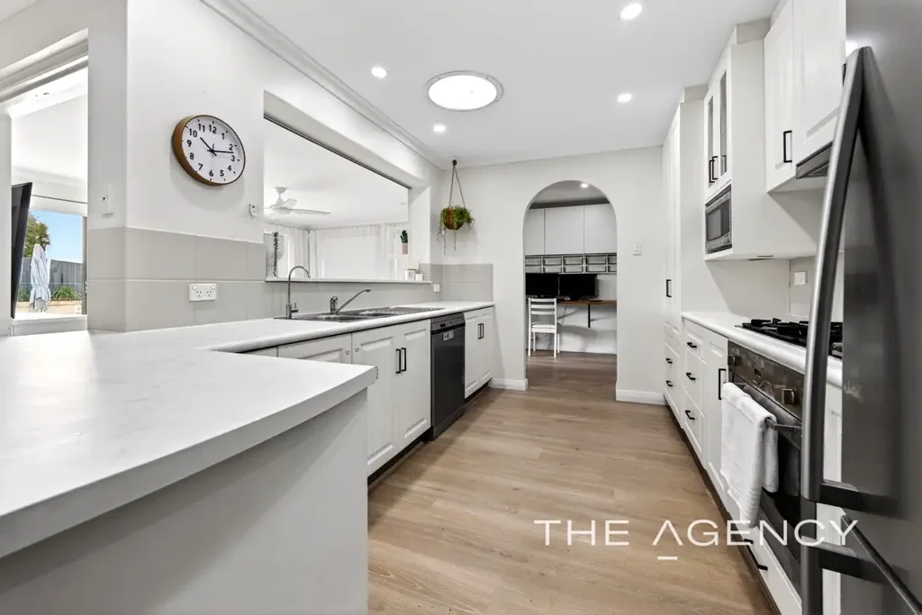 Heathridge 4બેડરૂમ Where Family Living Meets Workshop Heaven