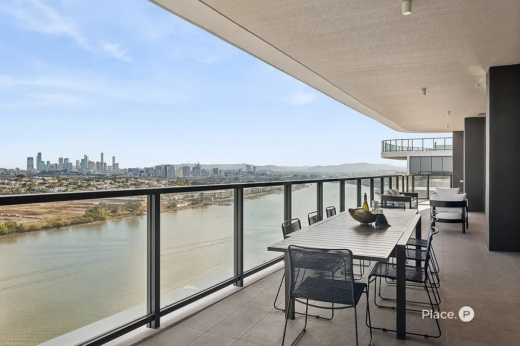 Hamilton 5ਬੈੱਡਰੂਮ Palatial Riverfront Penthouse in Exclusive Hamilton