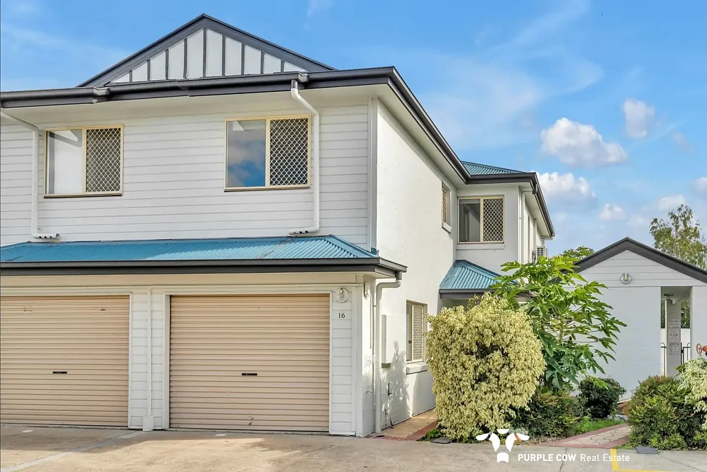 LOW MAINTENANCE TOWNHOUSE IN CENTRAL LOCATION