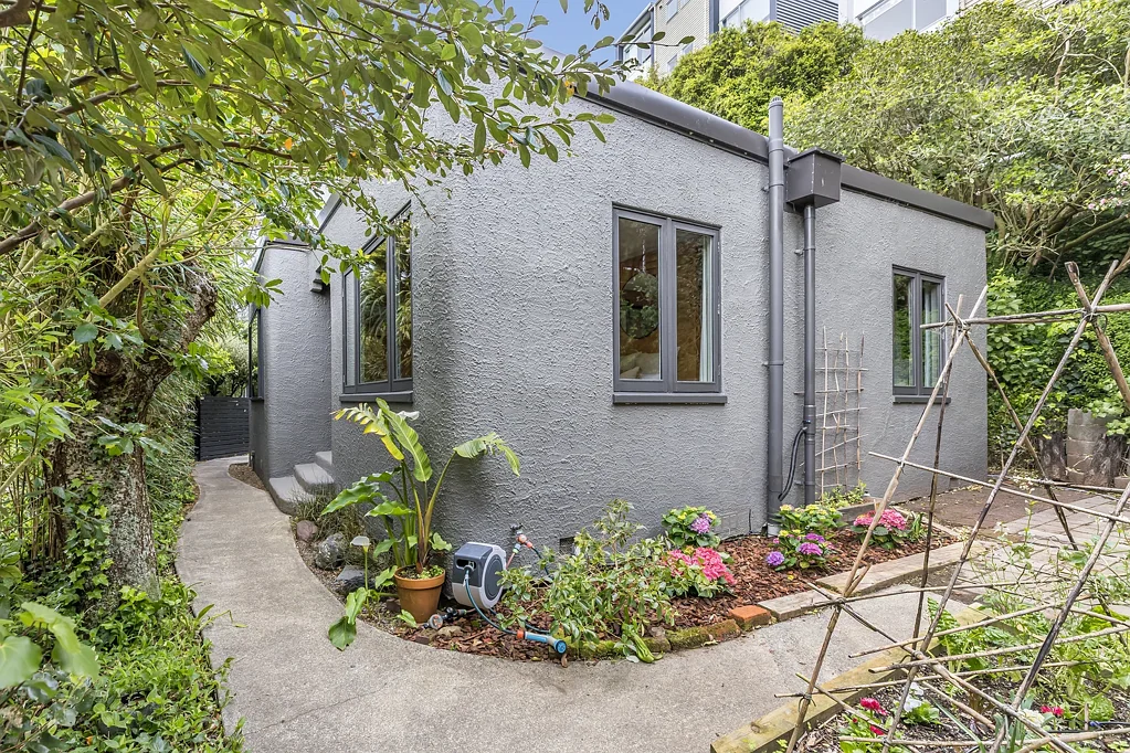 Brooklyn 2 Bedroom Your Own Green Sanctuary, Minutes from the City