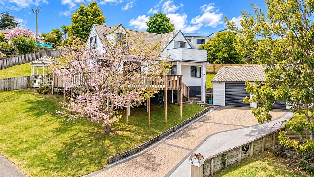 Thames 4 Bedroom Sun and space in a family-friendly setting.