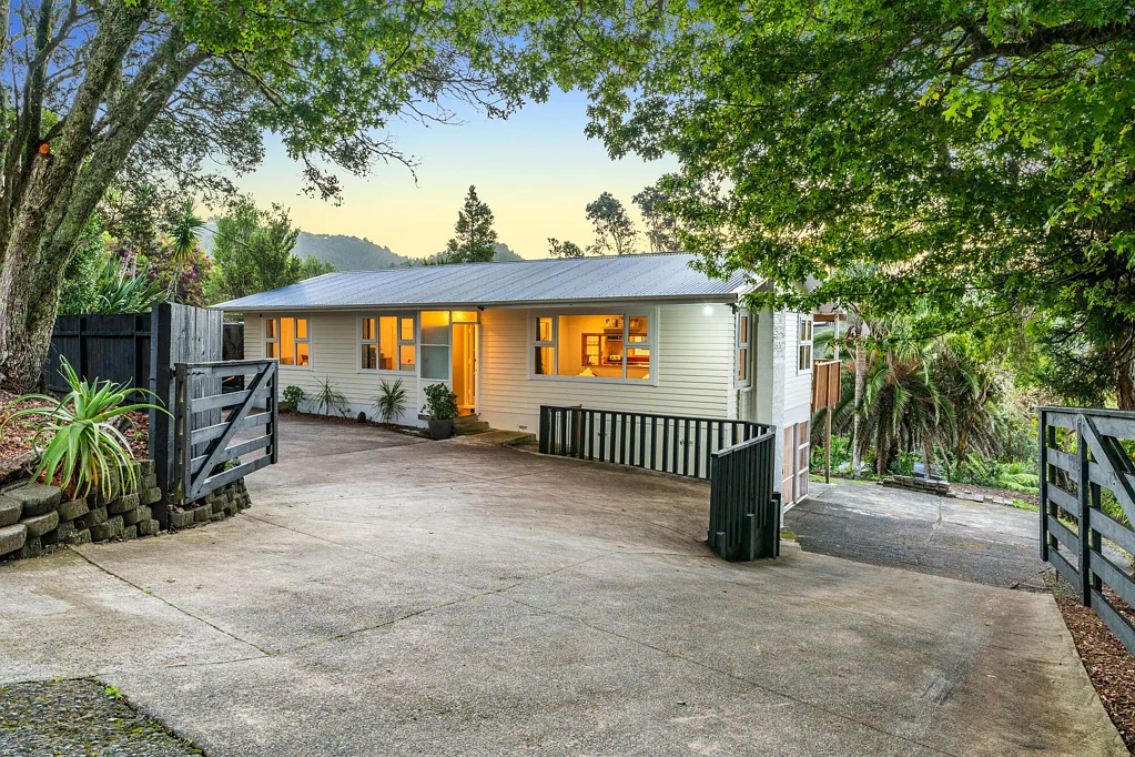 Waiatarua 3 Bedroom Charming 1960s Retreat with Room to Grow