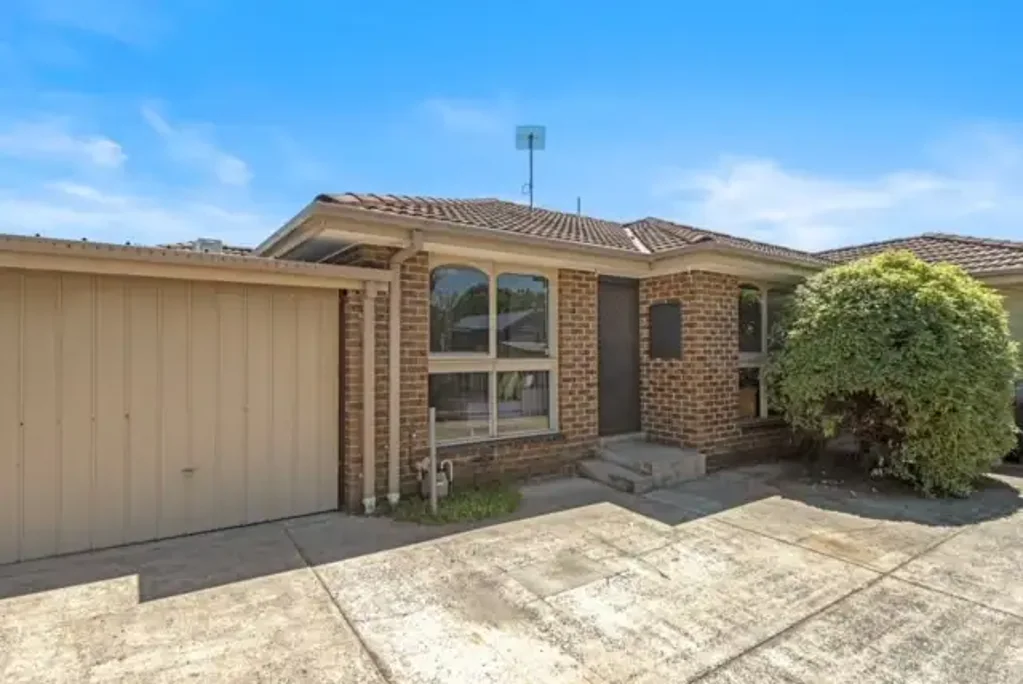 LOW MAINTENACE LIVING IN A  POPULAR LOCATION!