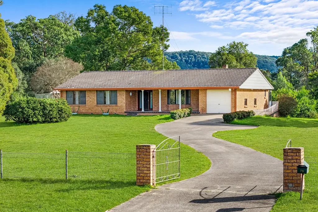 Expansive Acreage Living in Regentville!