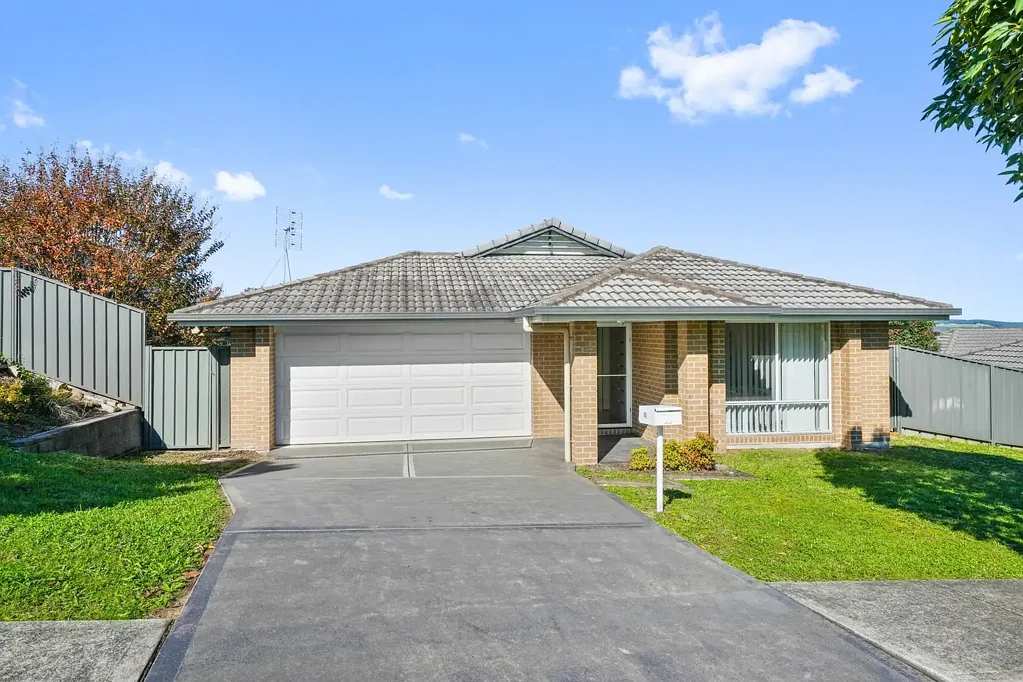 10 Hooghly Avenue, Cameron Park, NSW 2285