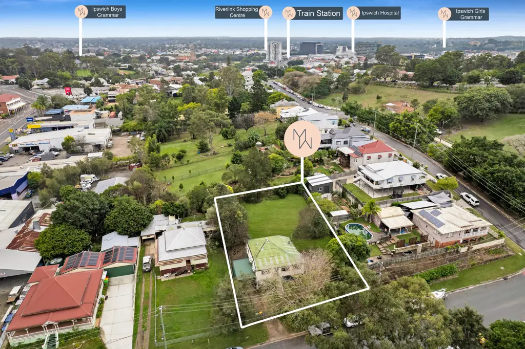 West Ipswich 2房 繁华中心旁 海量潜力股 6套联排别墅 顶级地段 医校俱全 Prime Development Opportunity