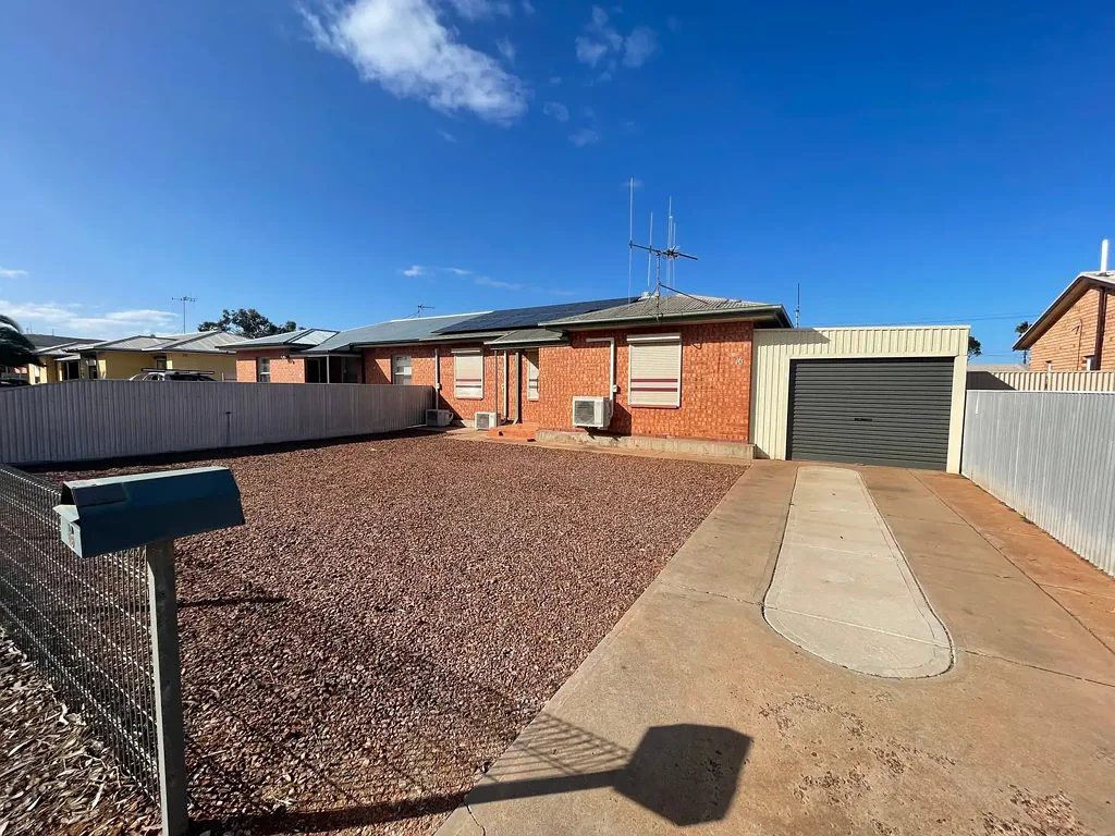 To register & apply for this property, please use this link: https://snug. com/