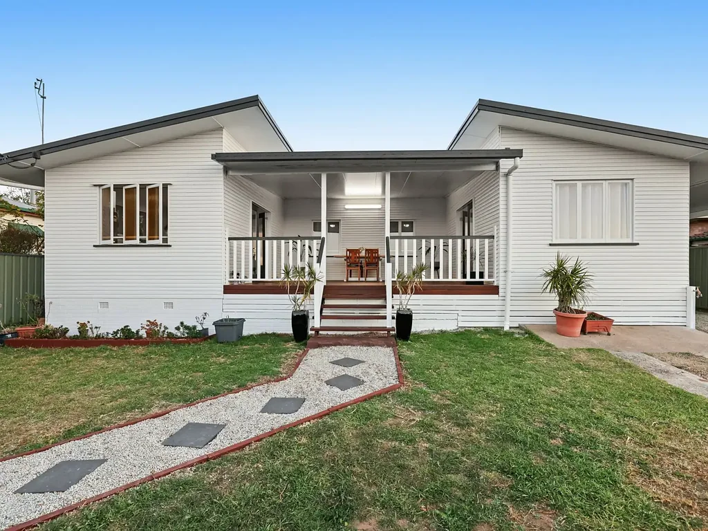 Warwick 4Kwarto COME HOME to COMFORT, SPACE and SECURITY...