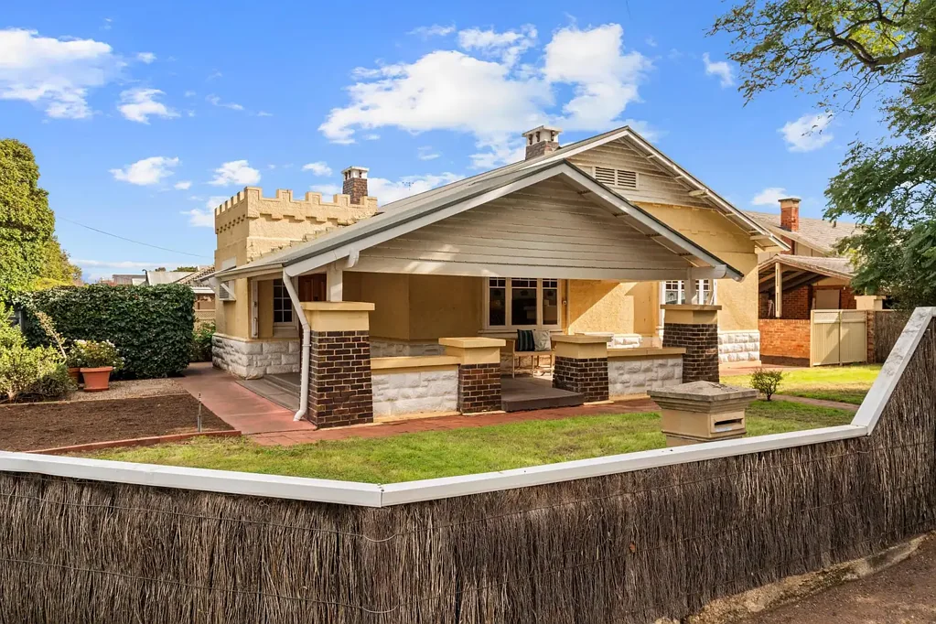 Joslin 3房  A beloved corner Bungalow, cherished for six decades and now ready for its grand revival…