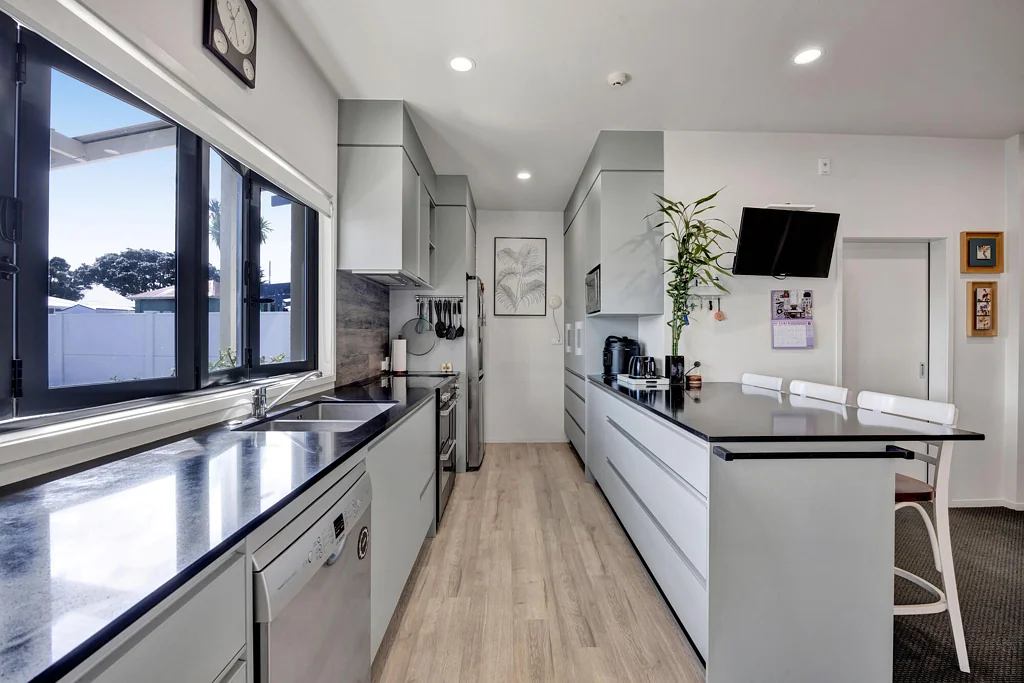Opunake 3 Slaapkamer PERFECT LOCK & LEAVE BY THE BEACH
