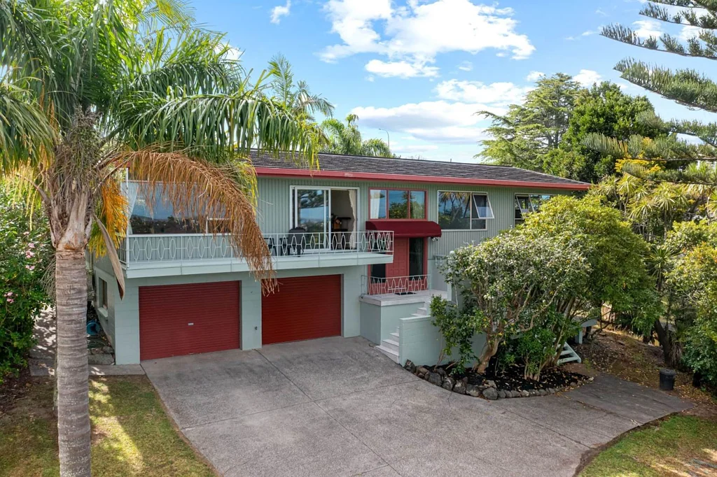 5 Bedrooms 3 Bathrooms in Rangi Zone
