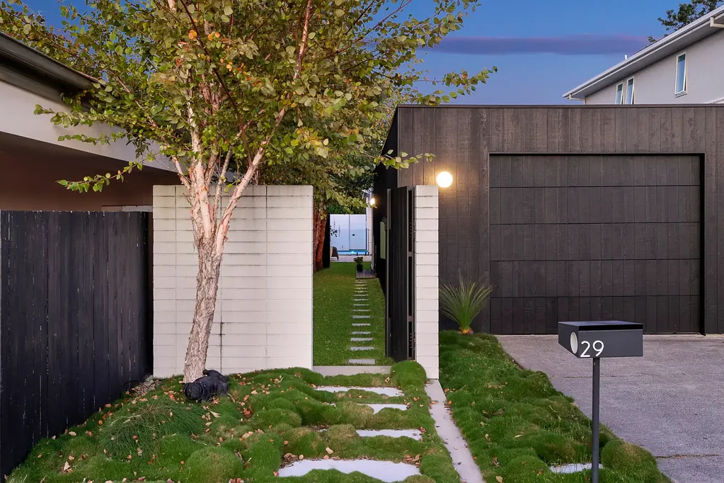 Labrador 2 Bedroom Uncomplicated Coastal Vibe
