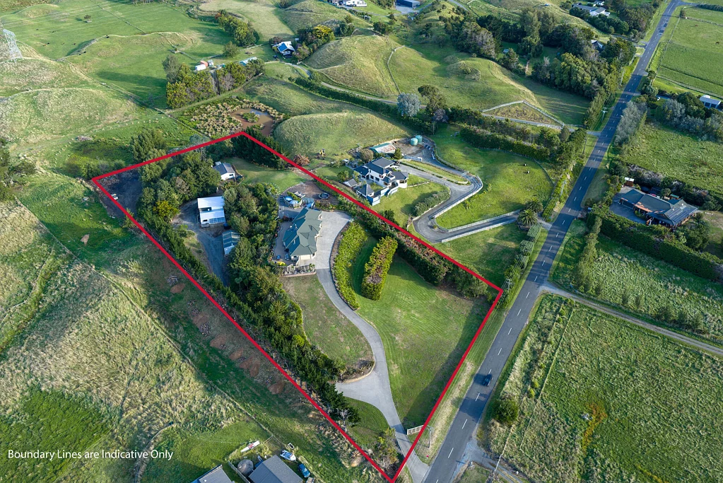 Te Horo 6Moenga Lifestyle with Home & Two Cottages