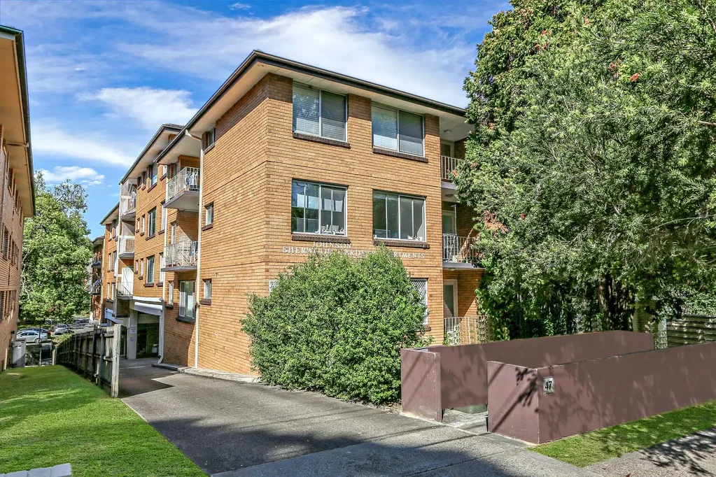 2 bedroom unit with parking