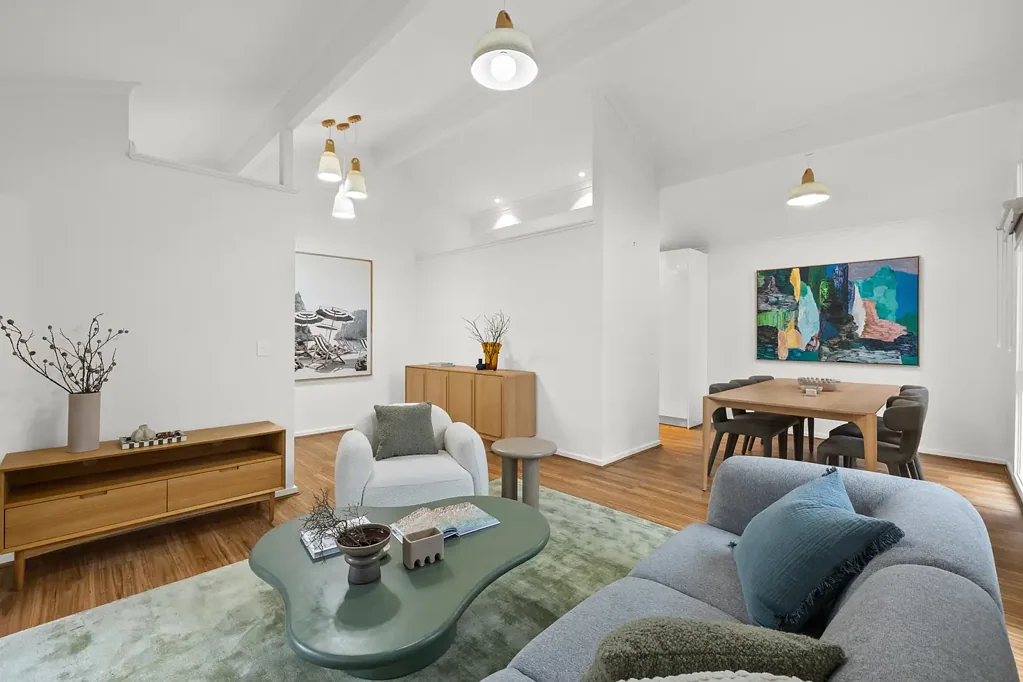 Parkdale 3 Slaapkamer RENOVATED BAYSIDE LIVING WITH EFFORTLESS APPEAL