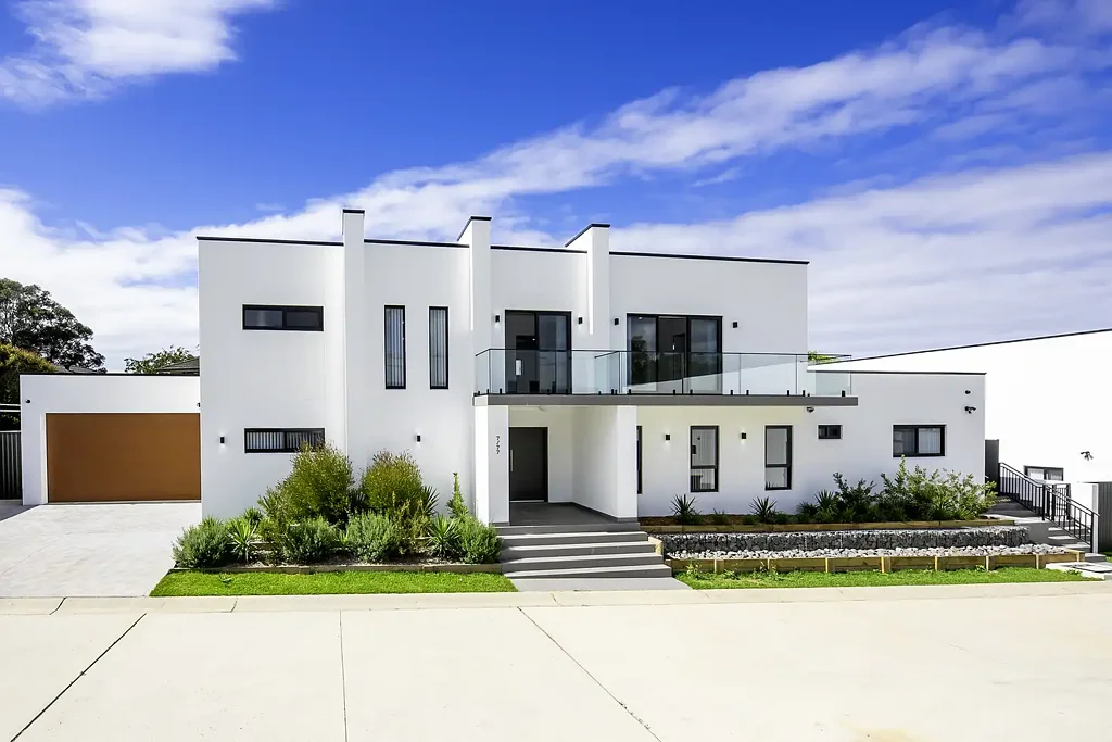 Modern & Spacious Residence !