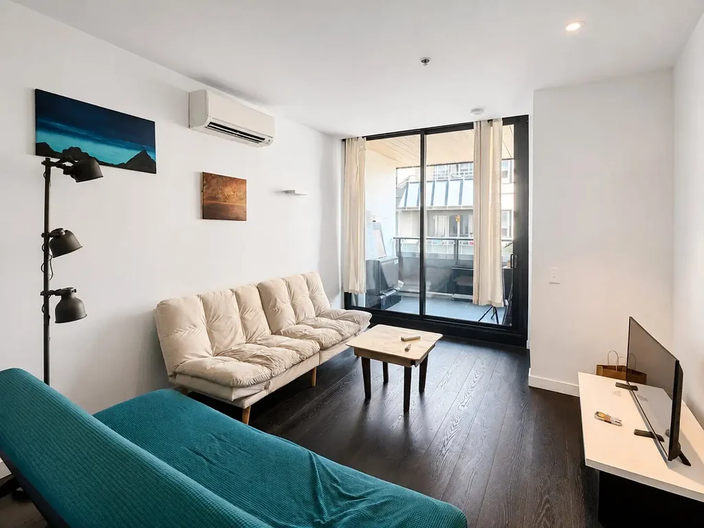 Furnished 2 bedroom 1 bathroom apartment in North Melbourne
