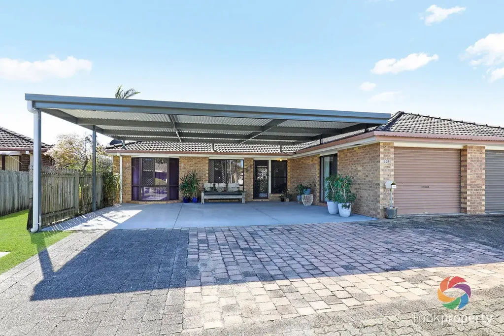 Minyama 3ਬੈੱਡਰੂਮ Rare Manor Duplex Backing onto the Greenway – Premium St Vincent's Address