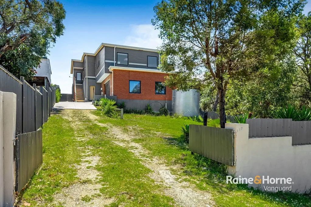 Loch Sport 5Kwarto Lakeview Residence: Flexibility & Coastal Lifestyle.