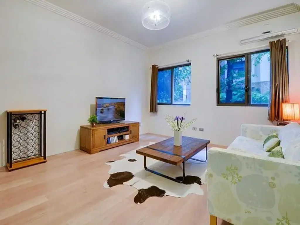 Stylish One-Bedroom + Study Apartment in the Heart of Pymble
