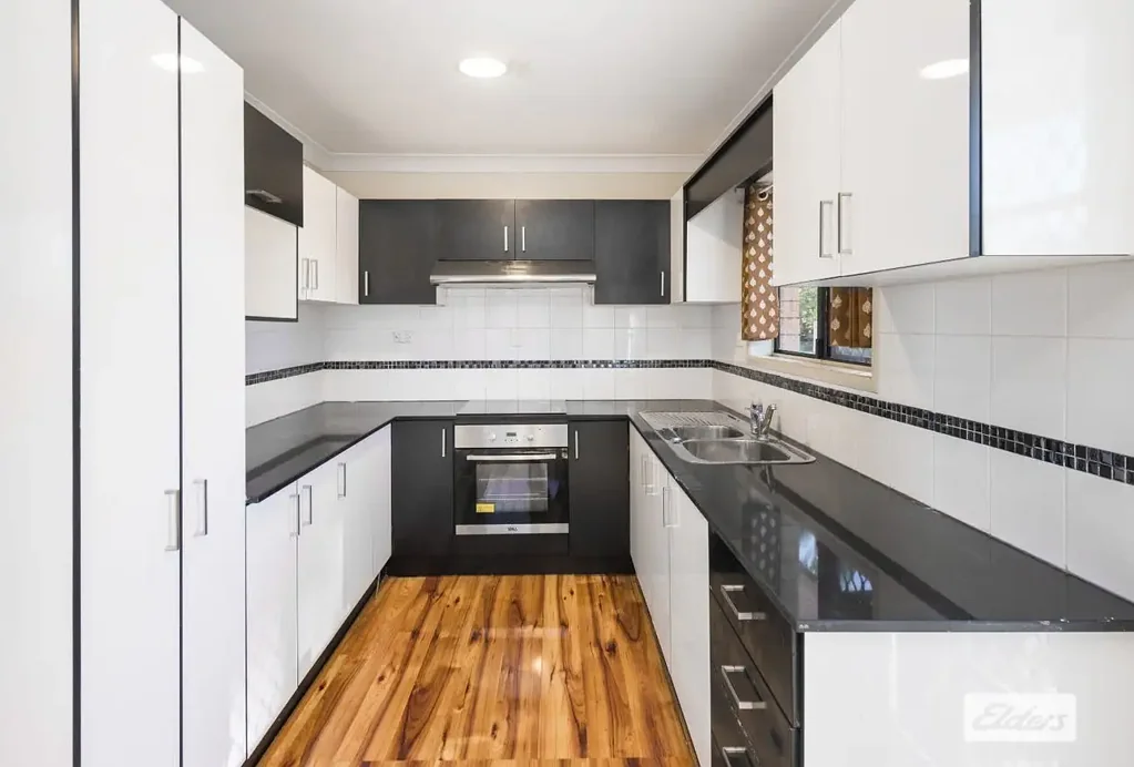 LARGE DUAL LIVING HOME WITH GRANNY FLAT!
