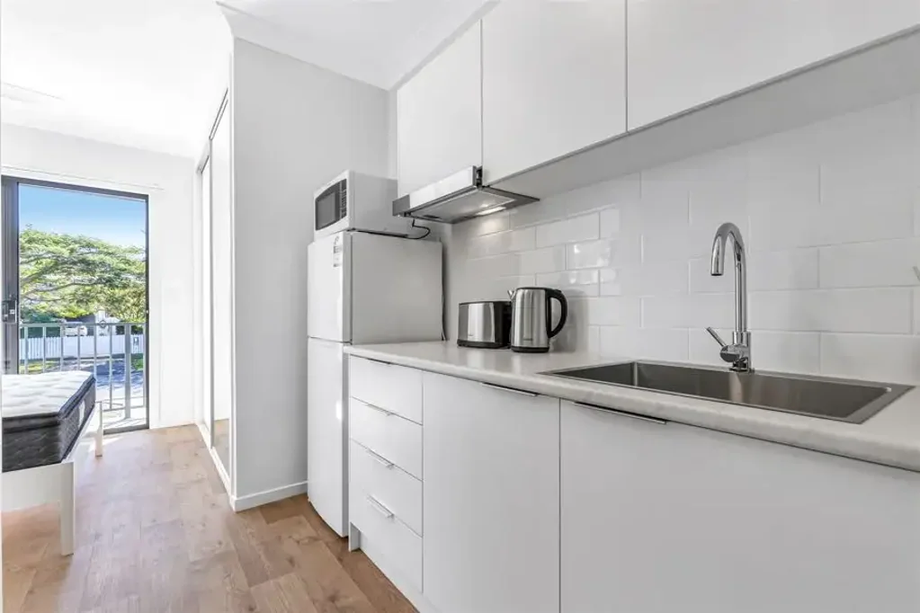 STUDIO UNIT IN QUIET LOTA LOCATION - ALL UTILITIES INCLUDED