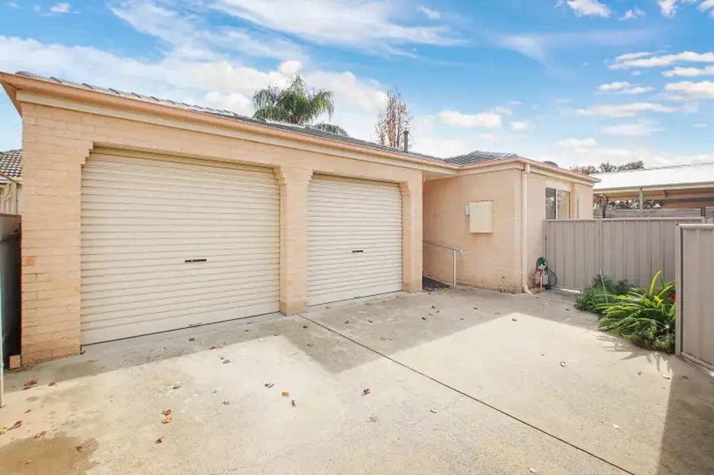 Wodonga 3कमरा Well Located Rear Townhouse Offering Practical Living