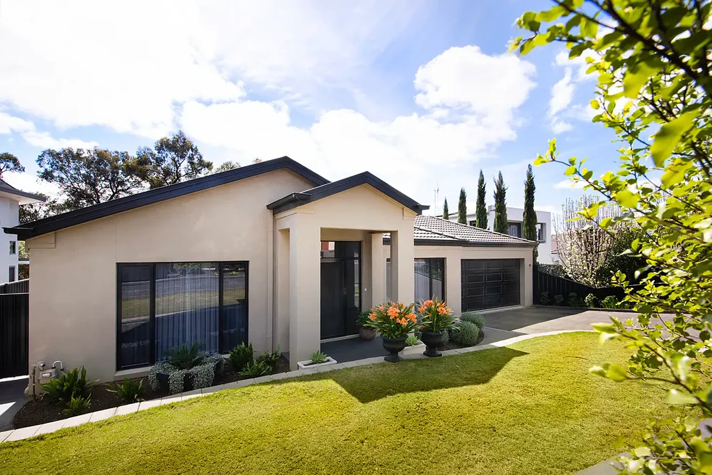 2 Knox Court, Kennington, VIC 3550