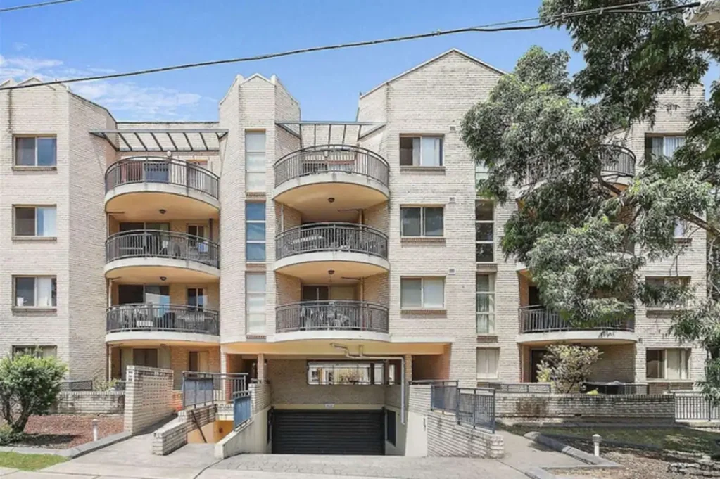 IMMACULATE GROUND FLOOR 2 BEDROOM UNIT!