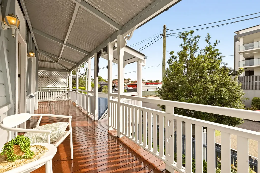 Nundah 3房 经典殖民地特色 环绕式走廊 405m²地块 空调 步行生活圈 悠然静谧居所 Character Cottage Full of Warmth and Charm