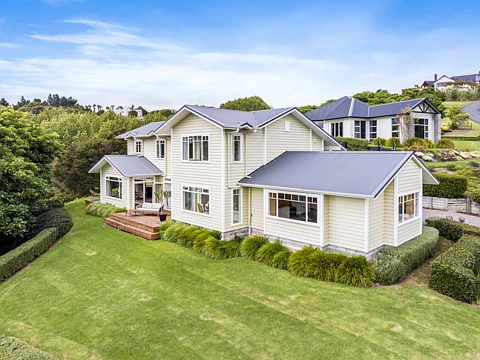 Flat Bush 4 Bedroom Huge Price Reduction - Buy Now! Regis Park Retreat