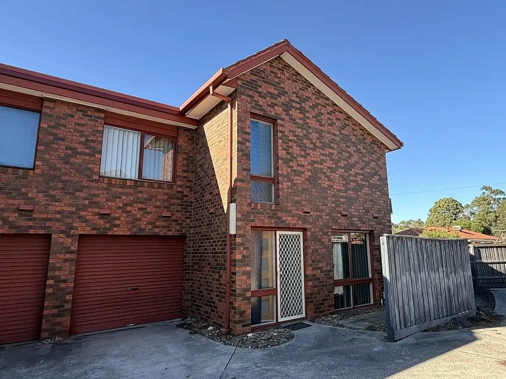 Comfortable & Convenient Living in Springvale South