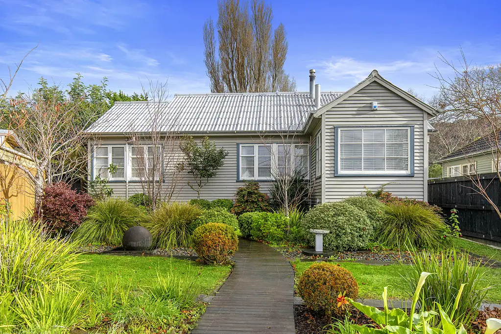 Naenae 2房  Charming Home with Modern Comforts in Naenae!