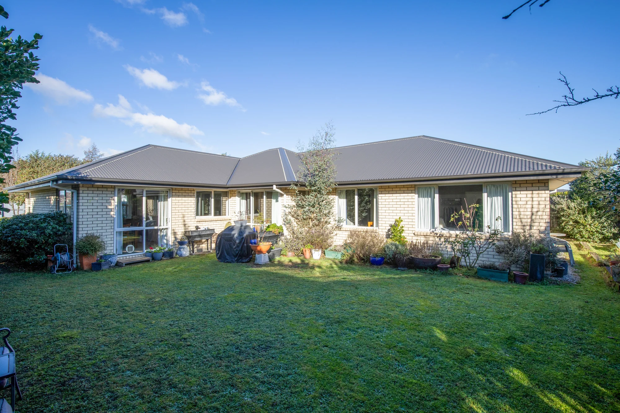 Rolleston 4房  Add a Driveway & Patios and Make It Shine