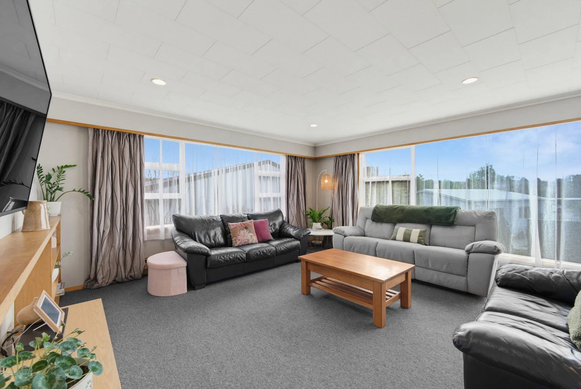 Gore 4chambre Four Bedrooms and Two Living Areas?  Yes Please!