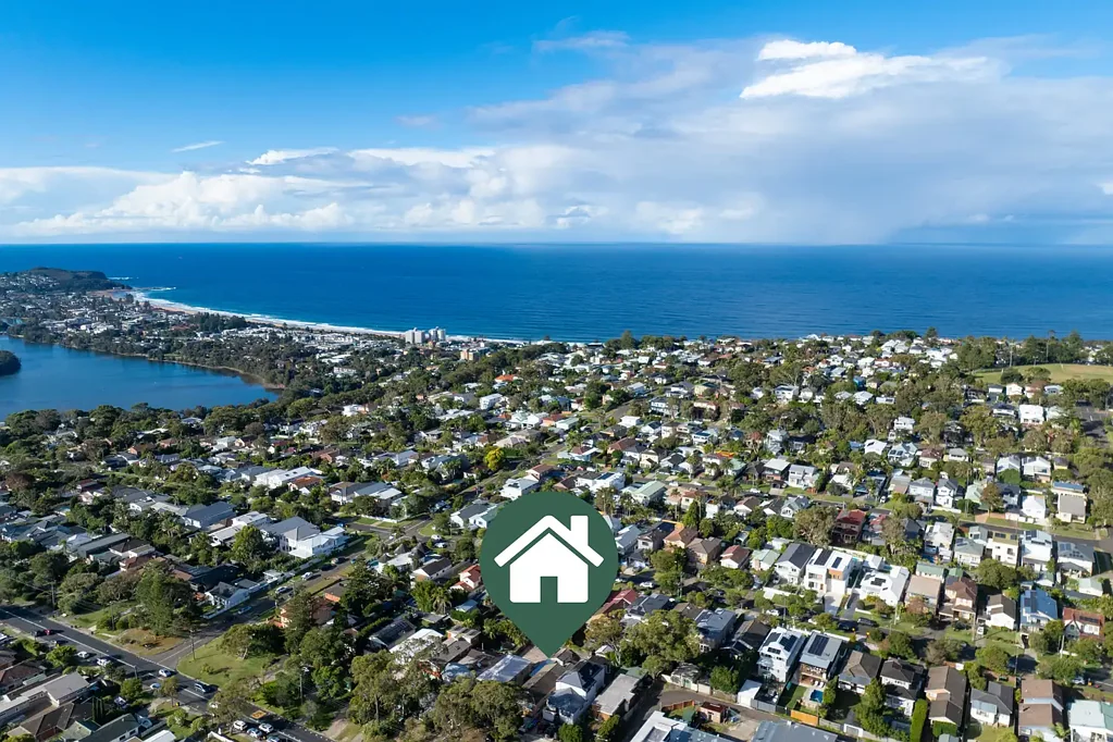 Collaroy Plateau 4房 双规划地块灵活用 商住两用潜力大 优质木地板 高天花板 四卧经典厨卫 后院露台储物区 步行生活便利全 Single-Level Living in a Handy Location with Endless Possibilities