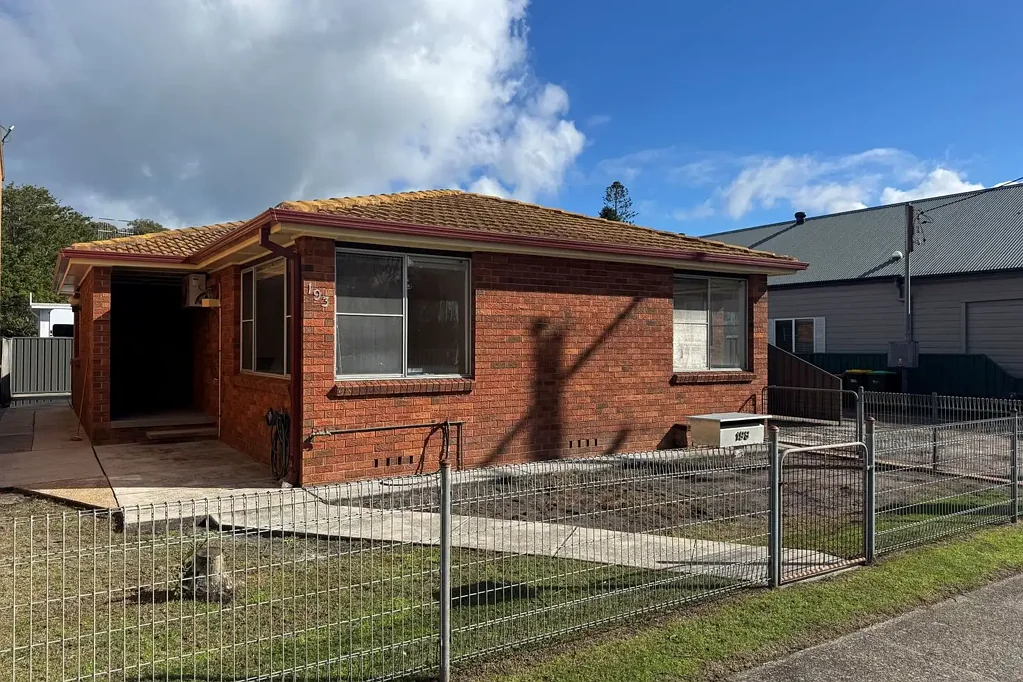 Central Location, 3 Bedrooms + Study